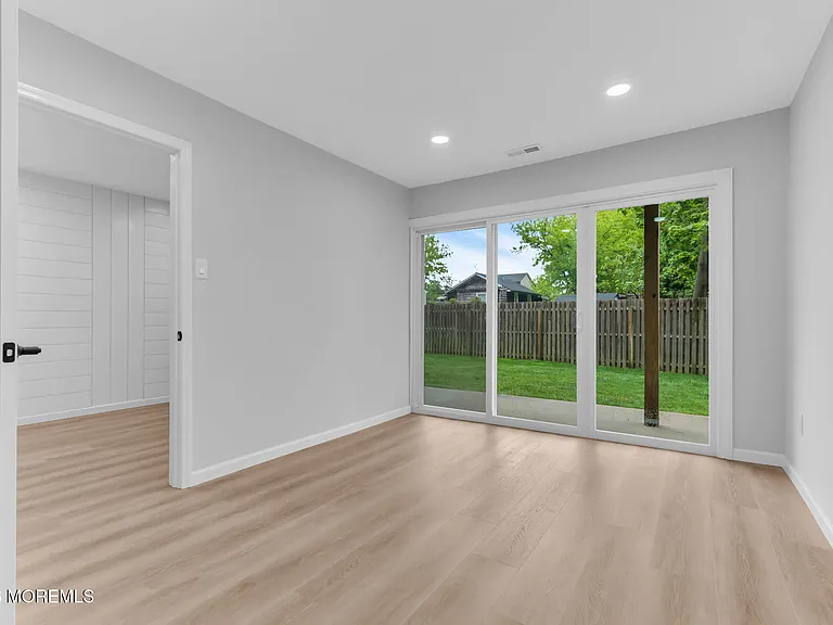 190 Spruce St #4 — Photo 33