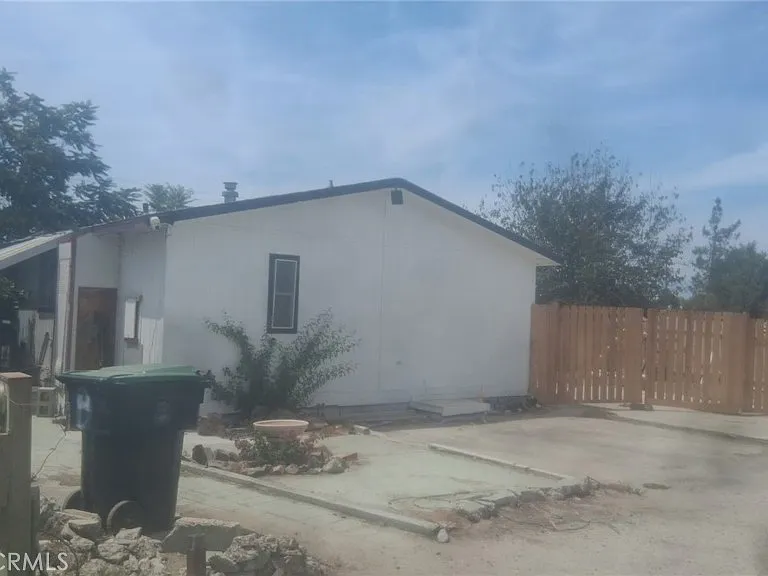 1590 W Menlo Ave — Photo 1