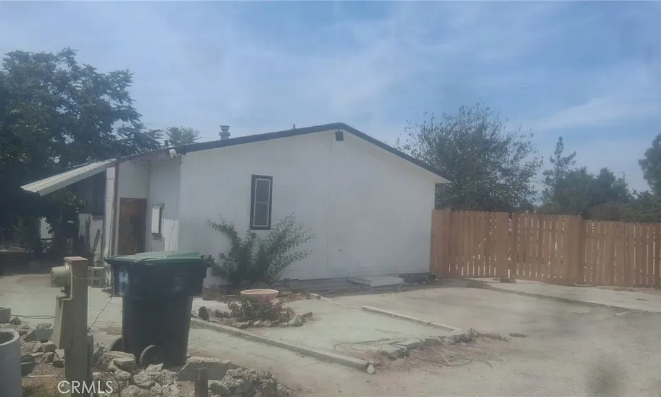 1590 W Menlo Ave
