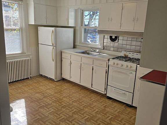 5th image of 38 Totten Pl #2
