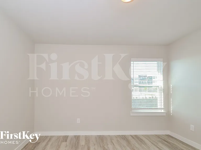342 Niki Dr — Photo 10