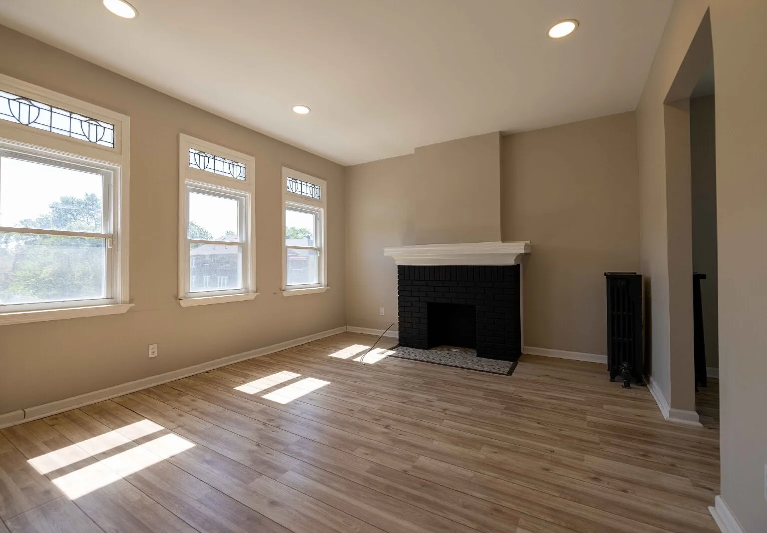 2 bed, 1.0 bath, $950 — Photo 2