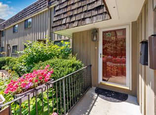 44 Ledgebrook Dr, Norwalk, CT 06854