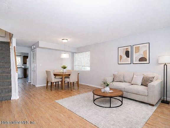 3rd image of 225 Colony Ave