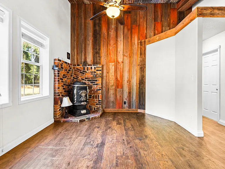 2385 Cascade Hwy SE #1 — Photo 2