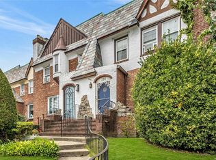 386 Cochran Pl, Valley Stream, NY 11581