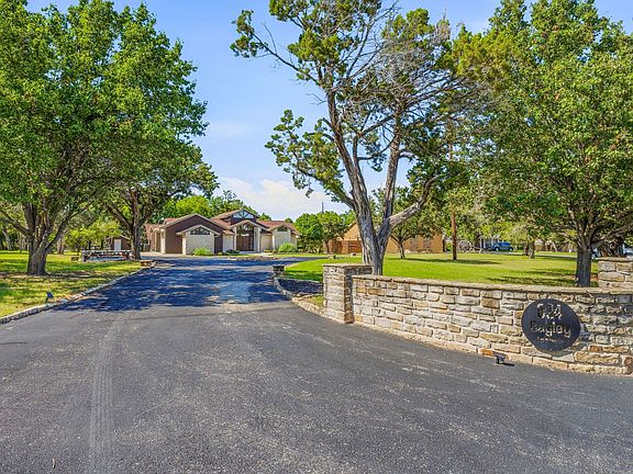 2nd image of 624 Williamsburg Ct