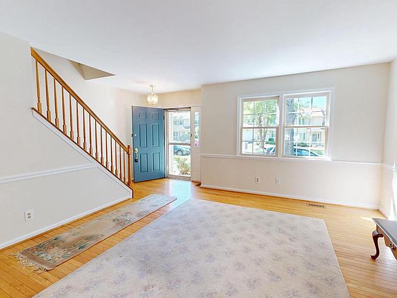 5th image of 4040 Diane Way