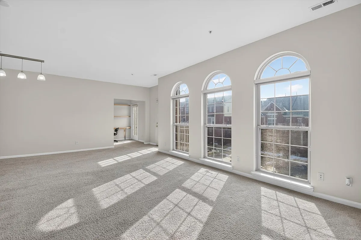 Building Photo - 3255 Camden Dr