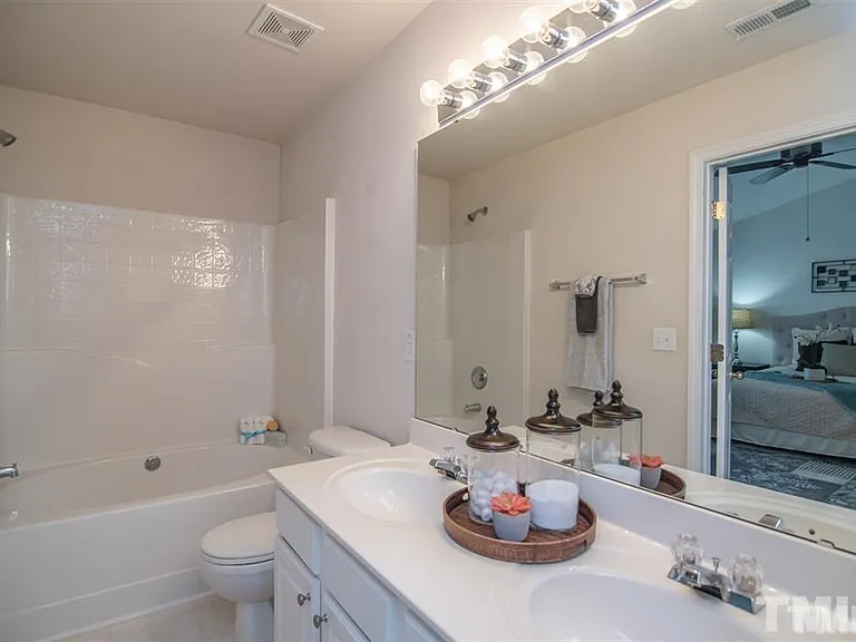 409 Coral Creek Ln — Photo 18