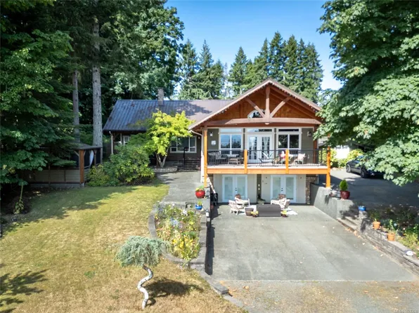 8947 Clarkson Ave, Black Creek, BC V9T