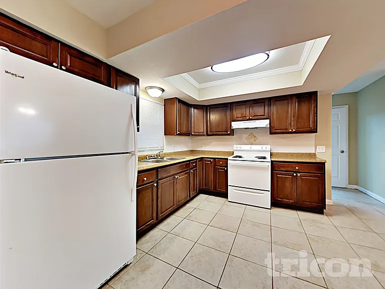 1218 Windsor Cir — Photo 5