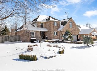 114 Golfwood Dr, Amherstburg, ON N9V 3T4