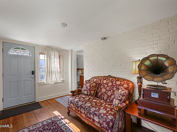 5th image of 84 Williams St