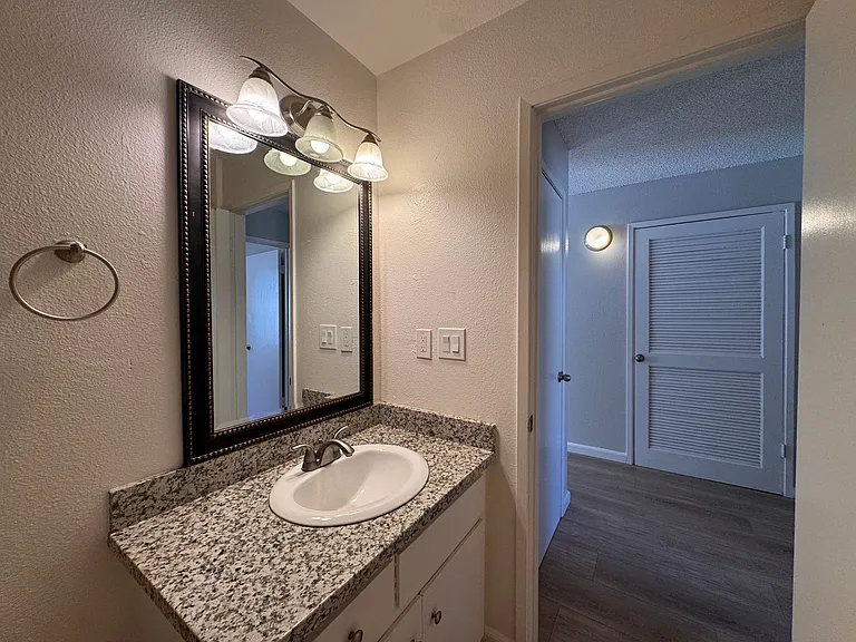 1324 G Street — Photo 12