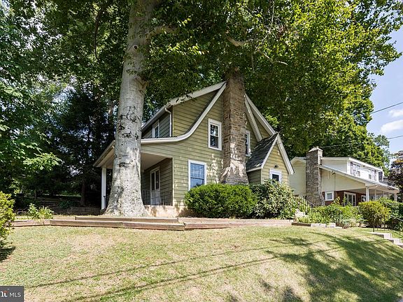 2nd image of 715 Woodland Dr