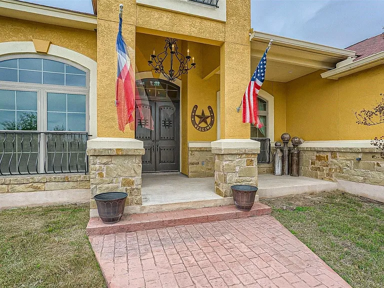 15207 Nightingale Ln — Photo 6