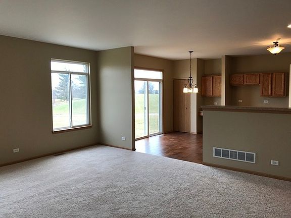 3rd image of 471 Fairway Ln