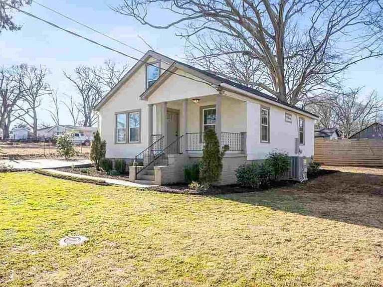 111 Alice St — Photo 2