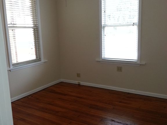 3rd image of 524 Rose Hill Ave