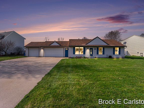 3rd image of 11860 Deerfield Dr