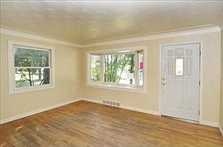 3rd image of 1427 Lake Ave