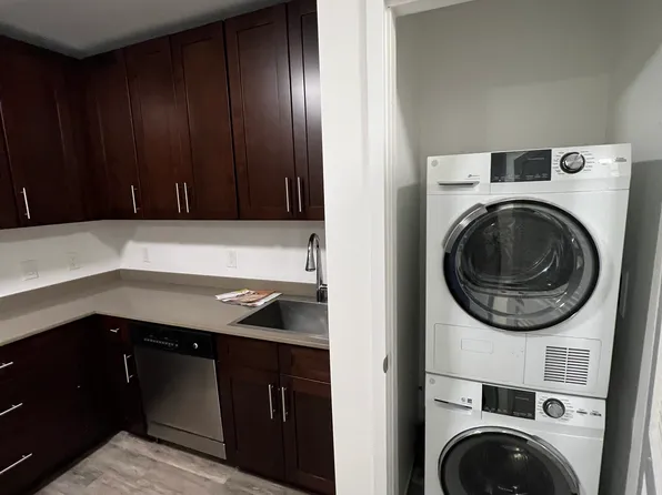130 37th St, Union City, NJ 07087