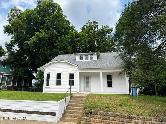 2nd image of 131 Lincoln Ave