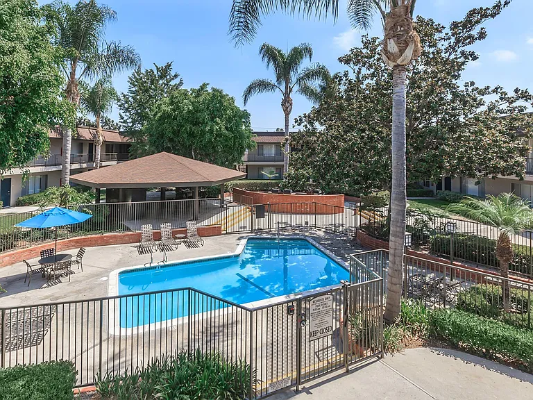 Huntington Highlander Apartment Homes — Photo 7