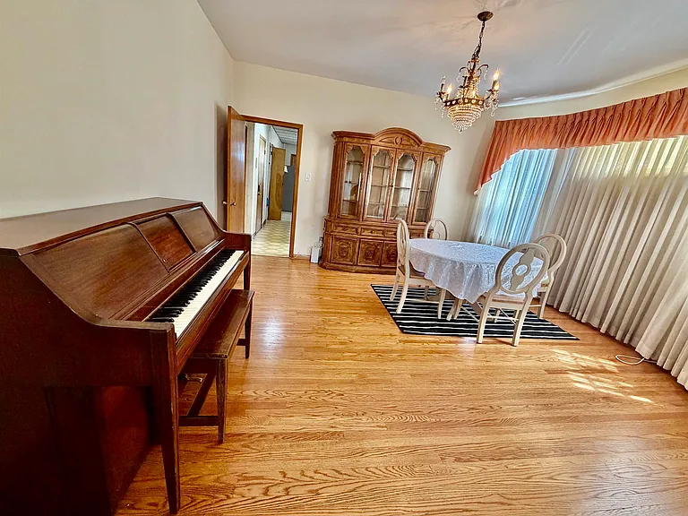 336 Avenue C — Photo 3