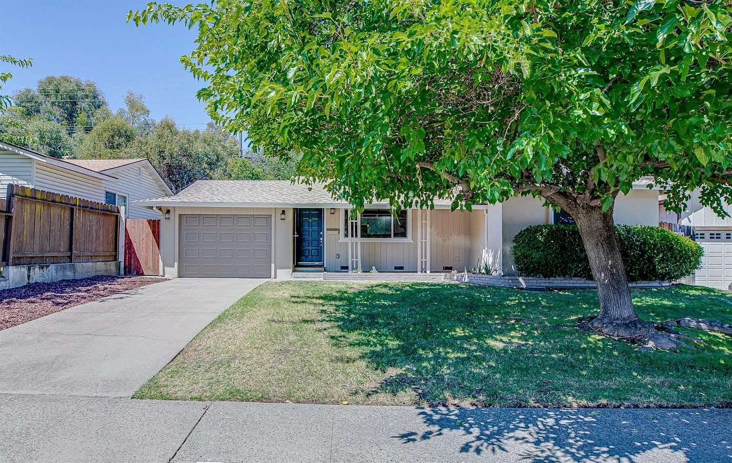 8117 Glen Tree Dr photo 1