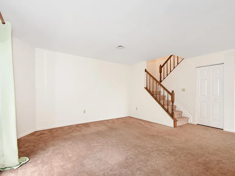 307 Jonathan Ct — Photo 12