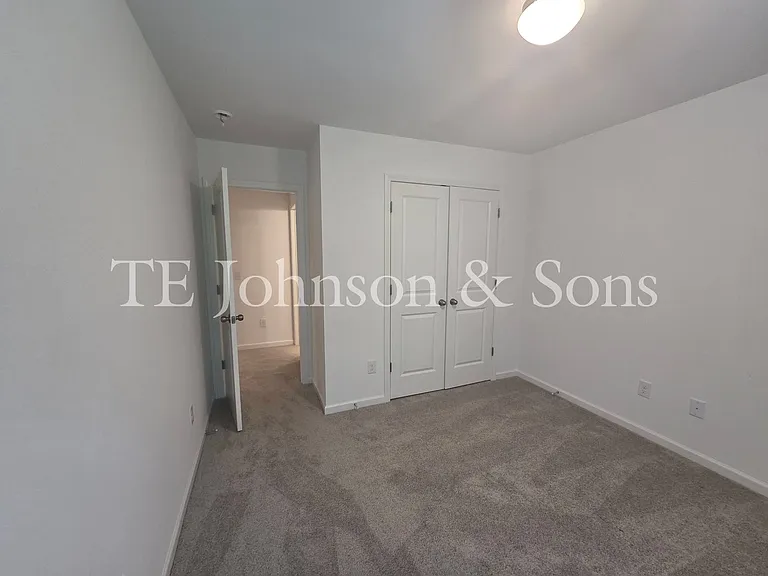 223 Latrobe Ln — Photo 18