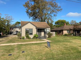 6821 Howe St, Groves, TX 77619