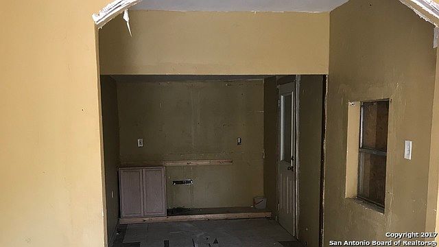 2nd image of 123 Henry St