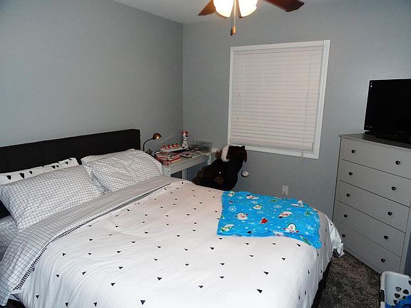 5th image of 990 Villandry Dr