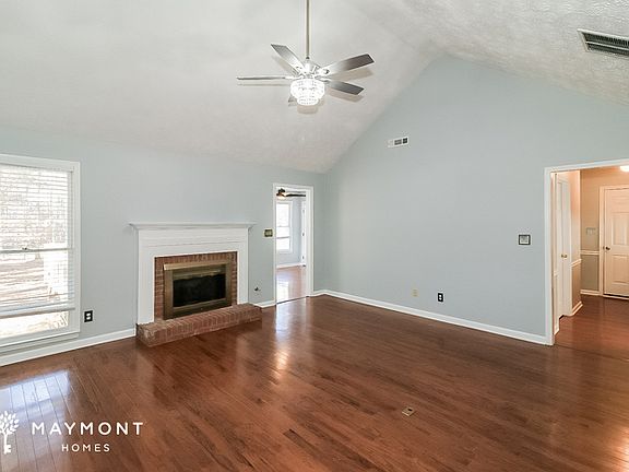 3rd image of 295 N Oakland Cir