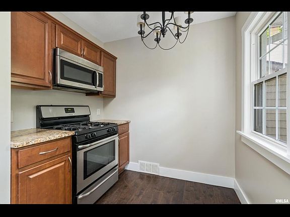 4th image of 1810 Ridgewood Ave