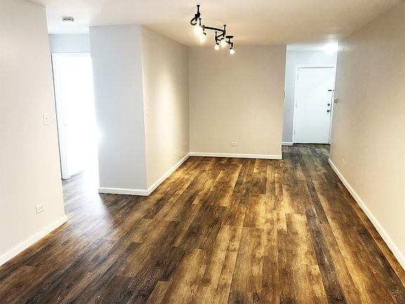 3rd image of 1627 W Touhy Ave APT 103