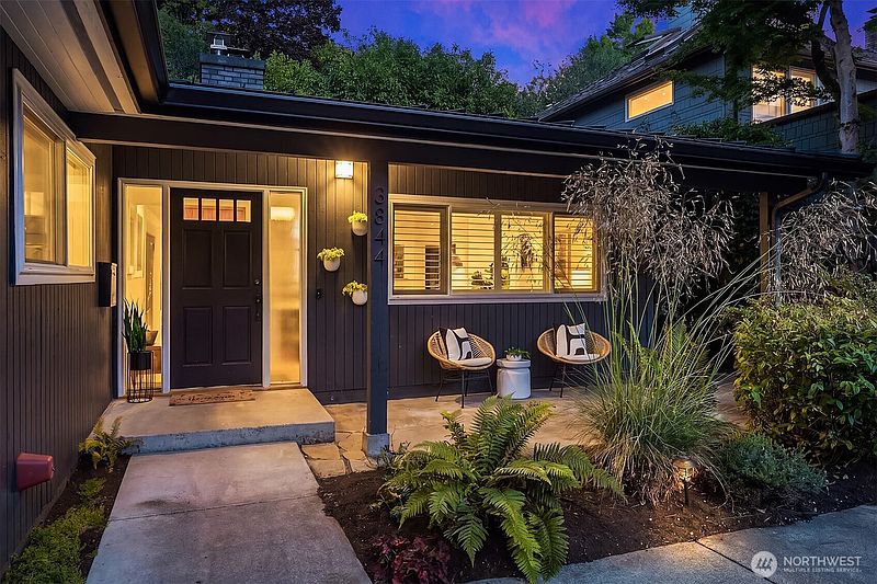 3rd image of 3844 Surber Drive NE