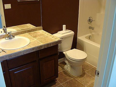 upstairs full bathroom