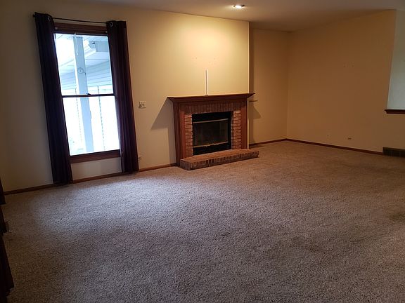 3rd image of 200 Burbank Ave