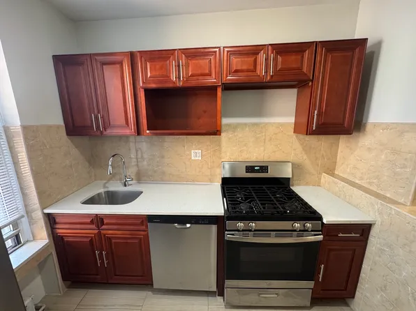 587 Vanderbilt Avenue image 4 of 13