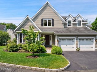32 River Oaks Dr #32, Stamford, CT 06902
