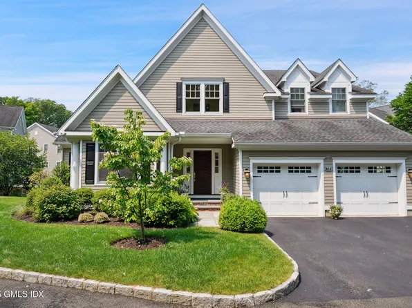 32 River Oaks Dr #32, Stamford, CT 06902