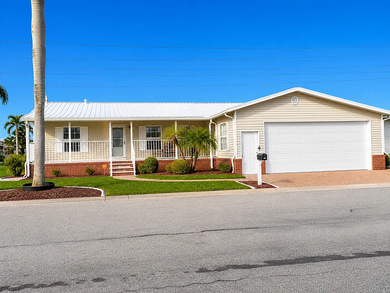 11390 Bayside Blvd — Photo 3