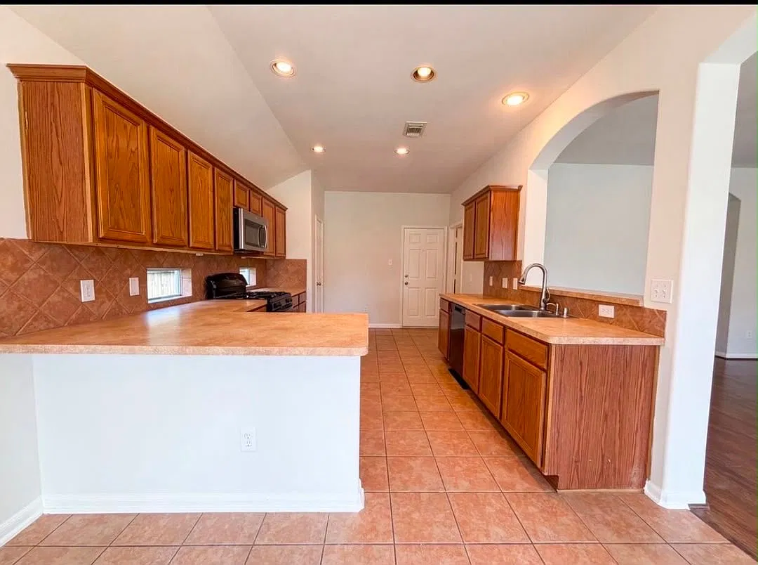 3 bed, 1734 sqft, $1,950 — Photo 4