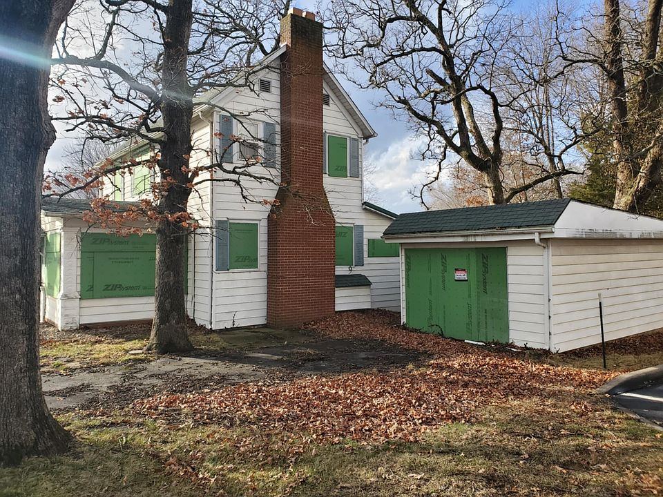 2nd image of 610 E Sycamore