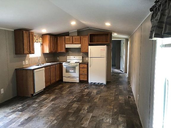 3rd image of 1017 Peachtree Ln