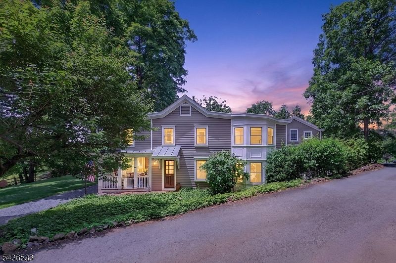 1st image of 35 Woodledge Rd